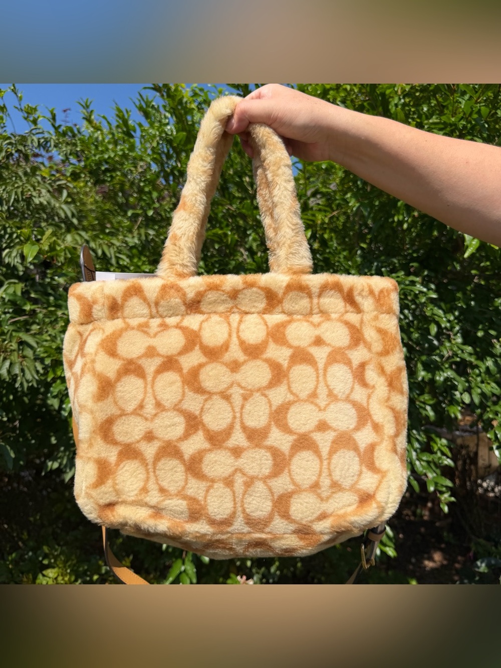 NWT Coach Tote 28 In Signature Shearling CC442 - Picture 3 of 12